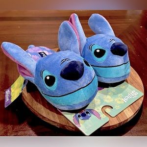 Disney - Stitch 3D Plush Stuffed Slippers - Adults Unisex L 9/10
NWT!!